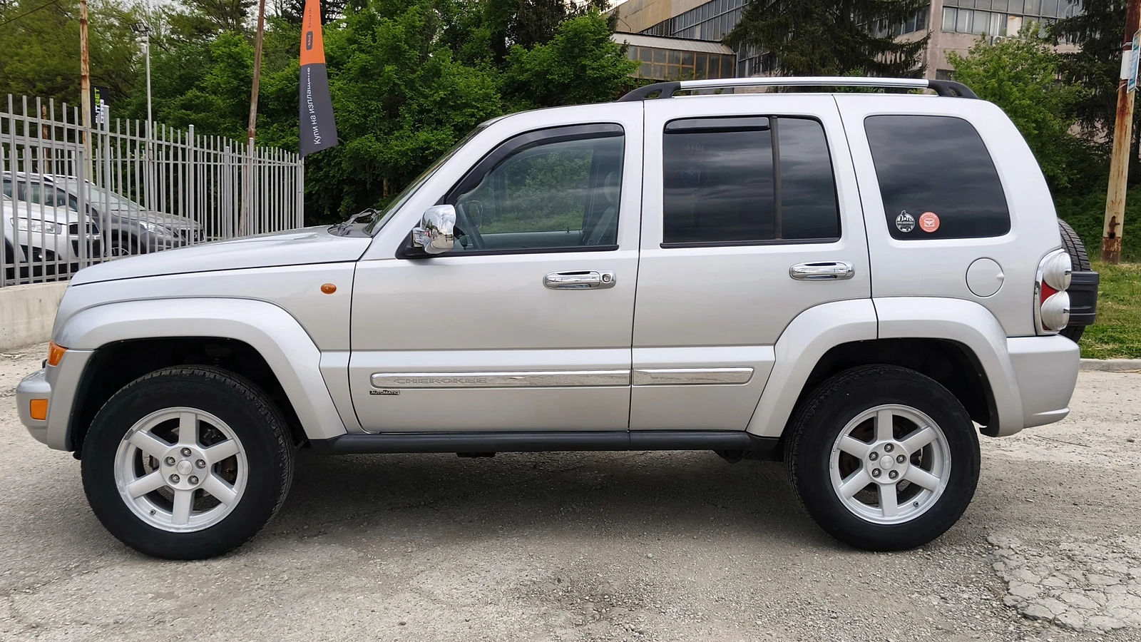 Jeep Cherokee 2.8CRD 137 000 km., снимка 2 - Автомобили и джипове - 54463615