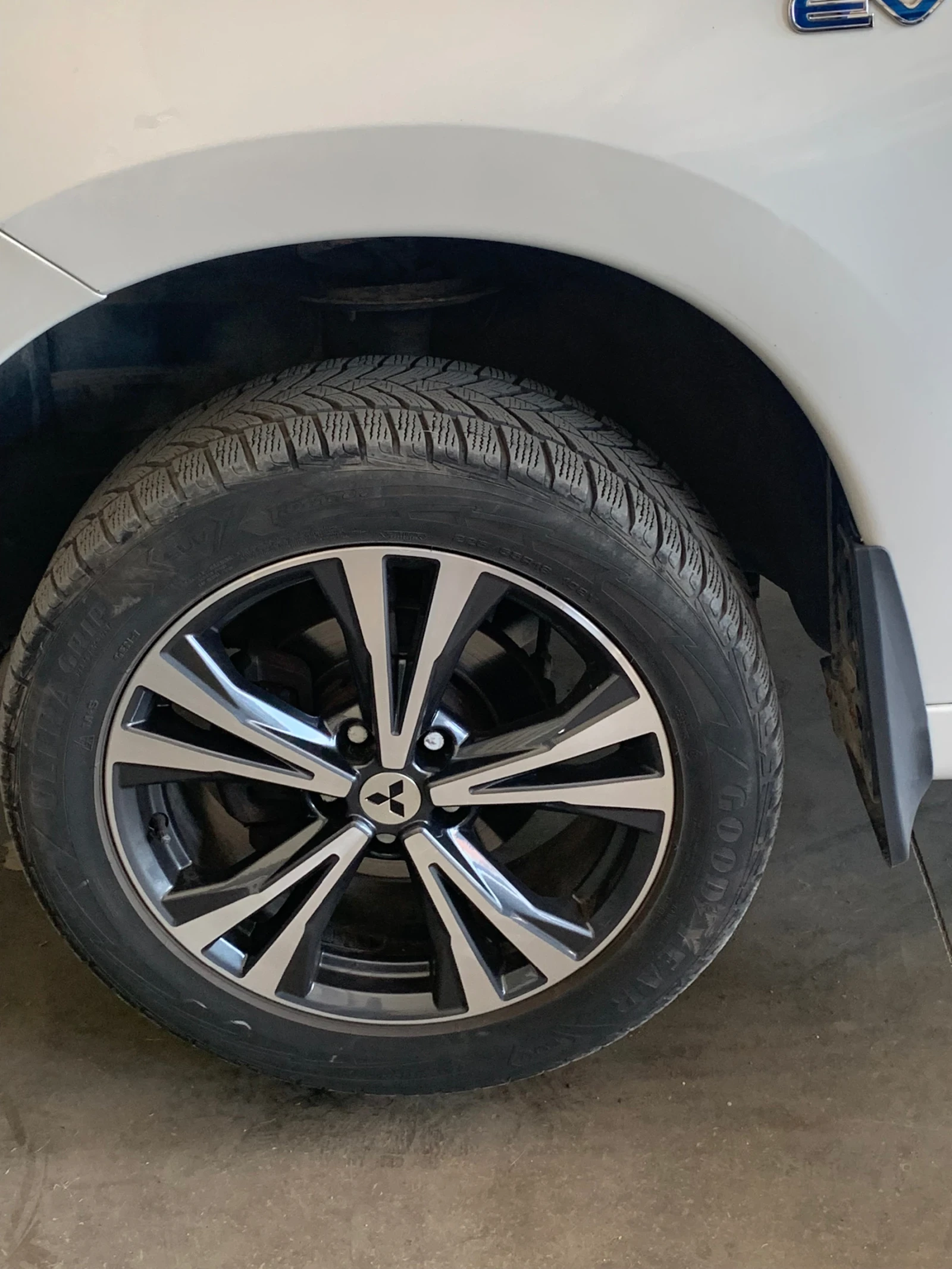 Mitsubishi Outlander 2.0 4WD PHEV 360 ������  | Mobile.bg � ����������� 12