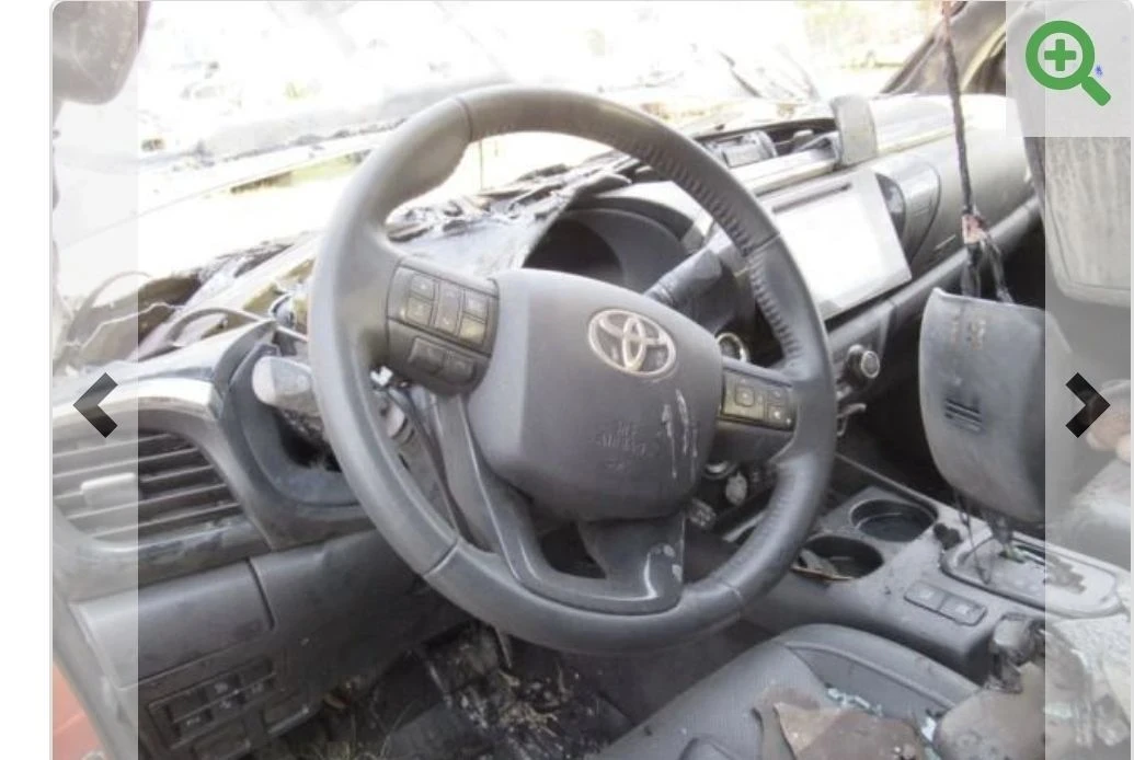Toyota Hilux 2.4 D, снимка 7 - Автомобили и джипове - 56728848