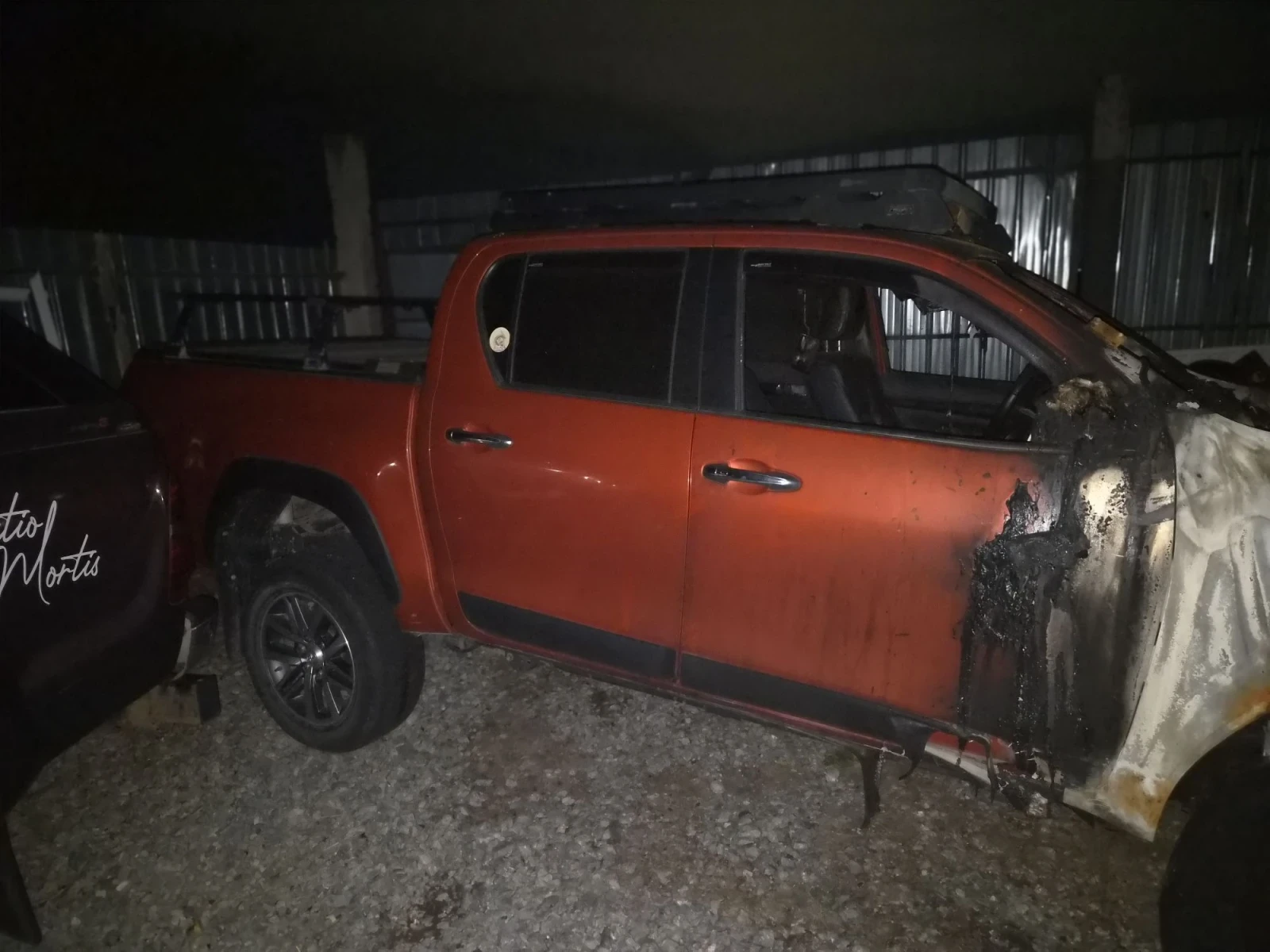 Toyota Hilux 2.4 D, снимка 17 - Автомобили и джипове - 56728848