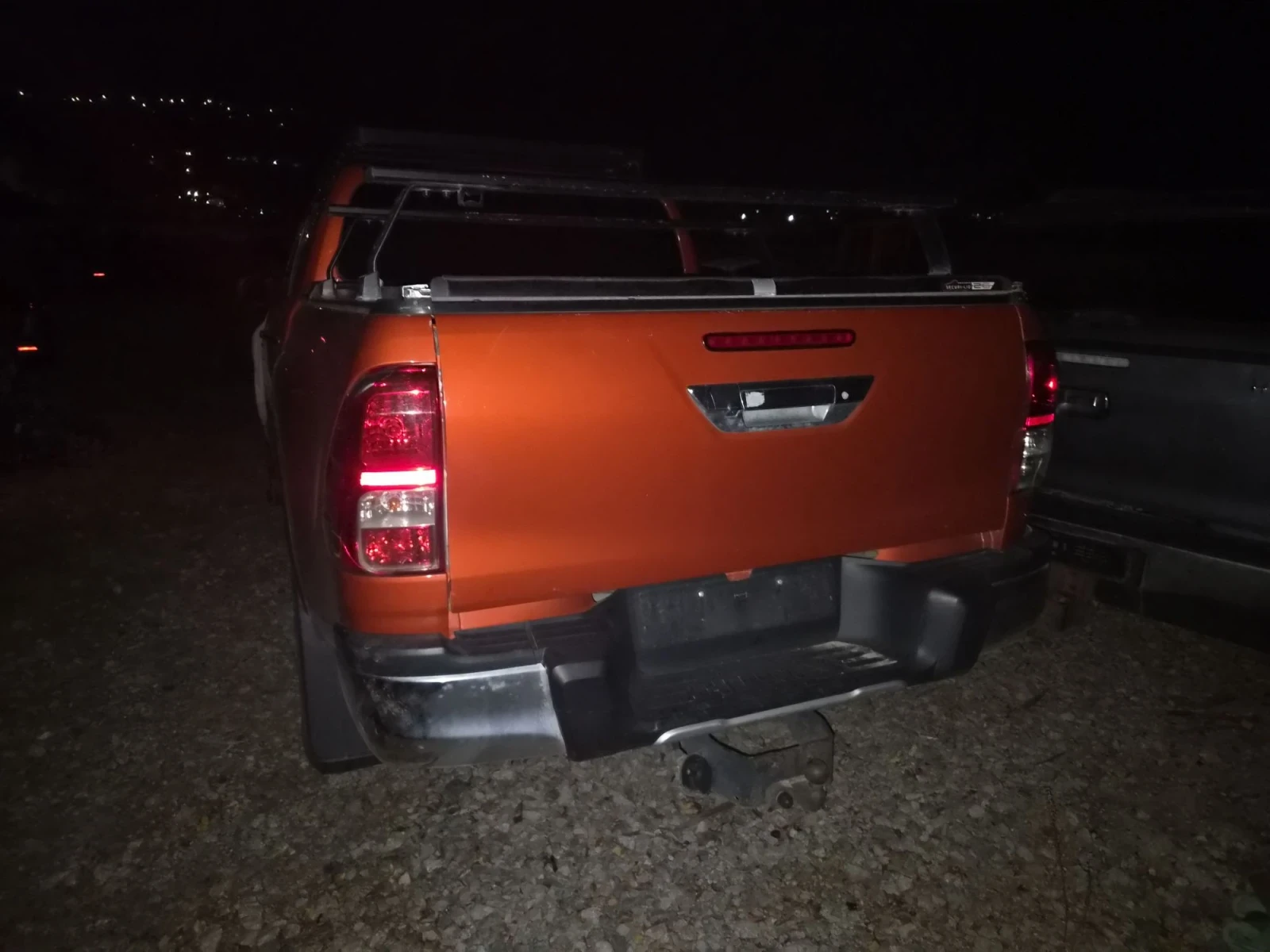 Toyota Hilux 2.4 D, снимка 15 - Автомобили и джипове - 56728848
