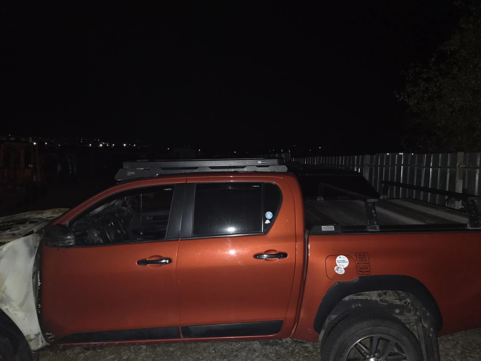 Toyota Hilux 2.4 D, снимка 10 - Автомобили и джипове - 56728848