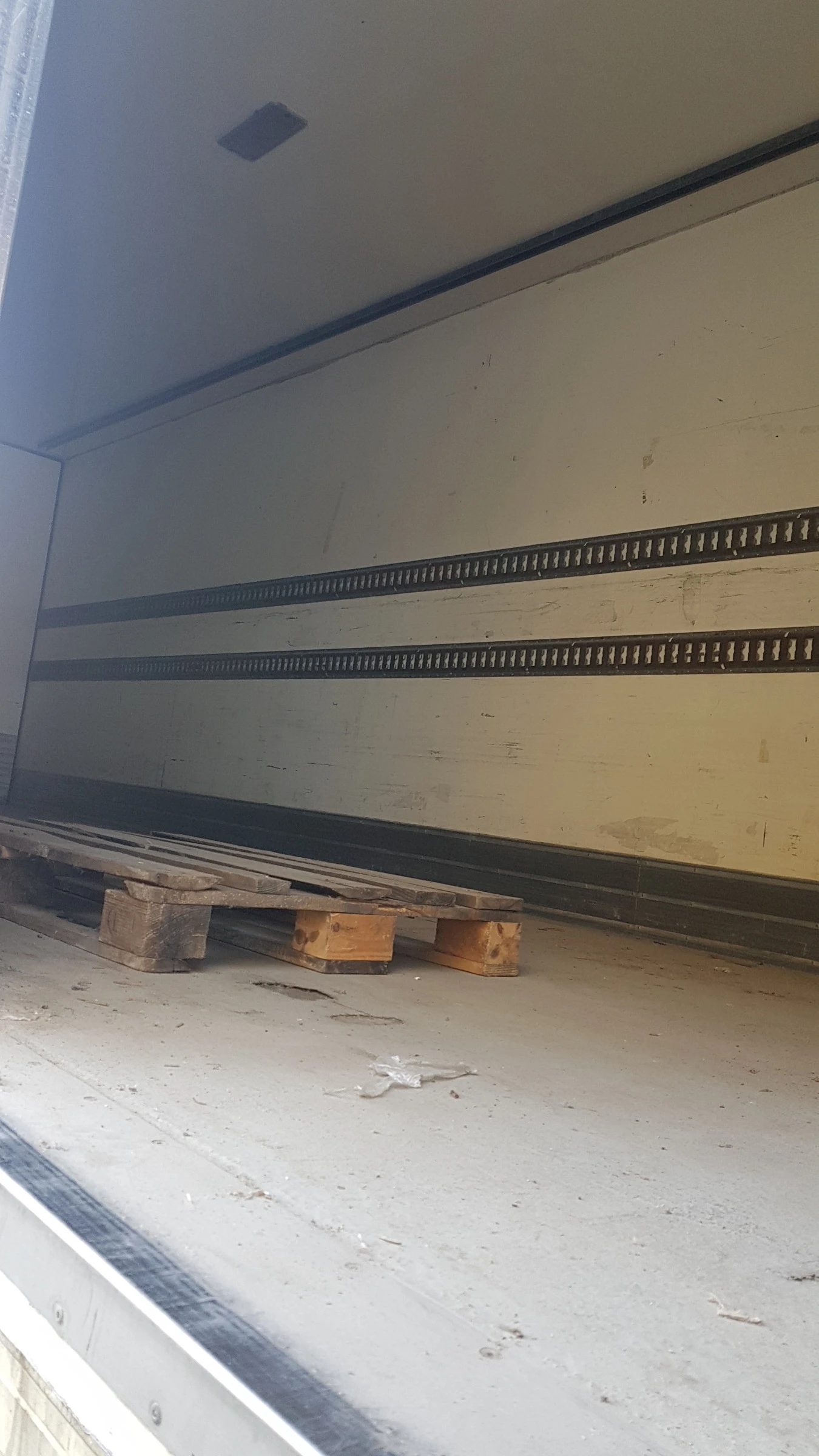 Mercedes-Benz 1824  - изображение 4