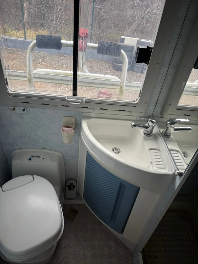 Кемпер Ford Transit , снимка 11 - Каравани и кемпери - 53273847