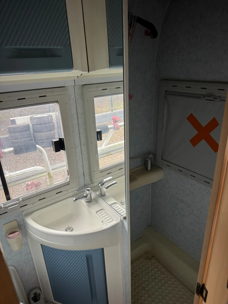 Кемпер Ford Transit , снимка 10 - Каравани и кемпери - 53273847