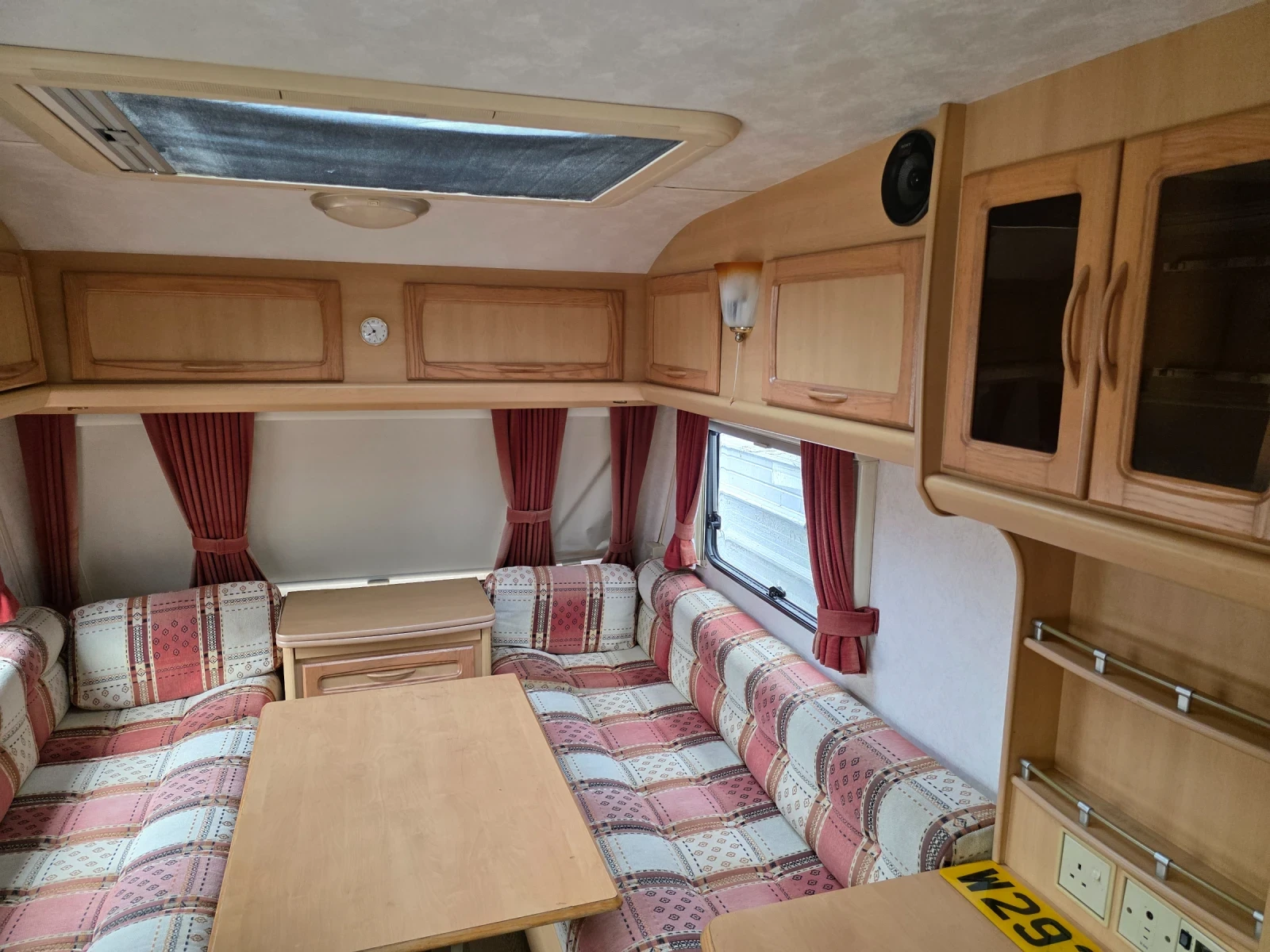 Каравана ABI COACHMAN FESTIVAL, снимка 10 - Каравани и кемпери - 54511948