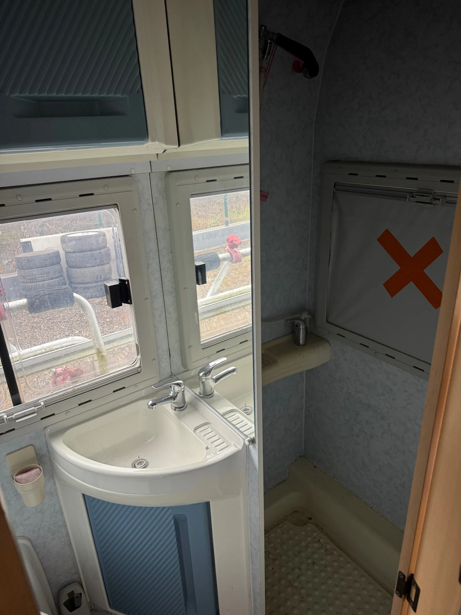 Кемпер Ford Transit  - изображение 10