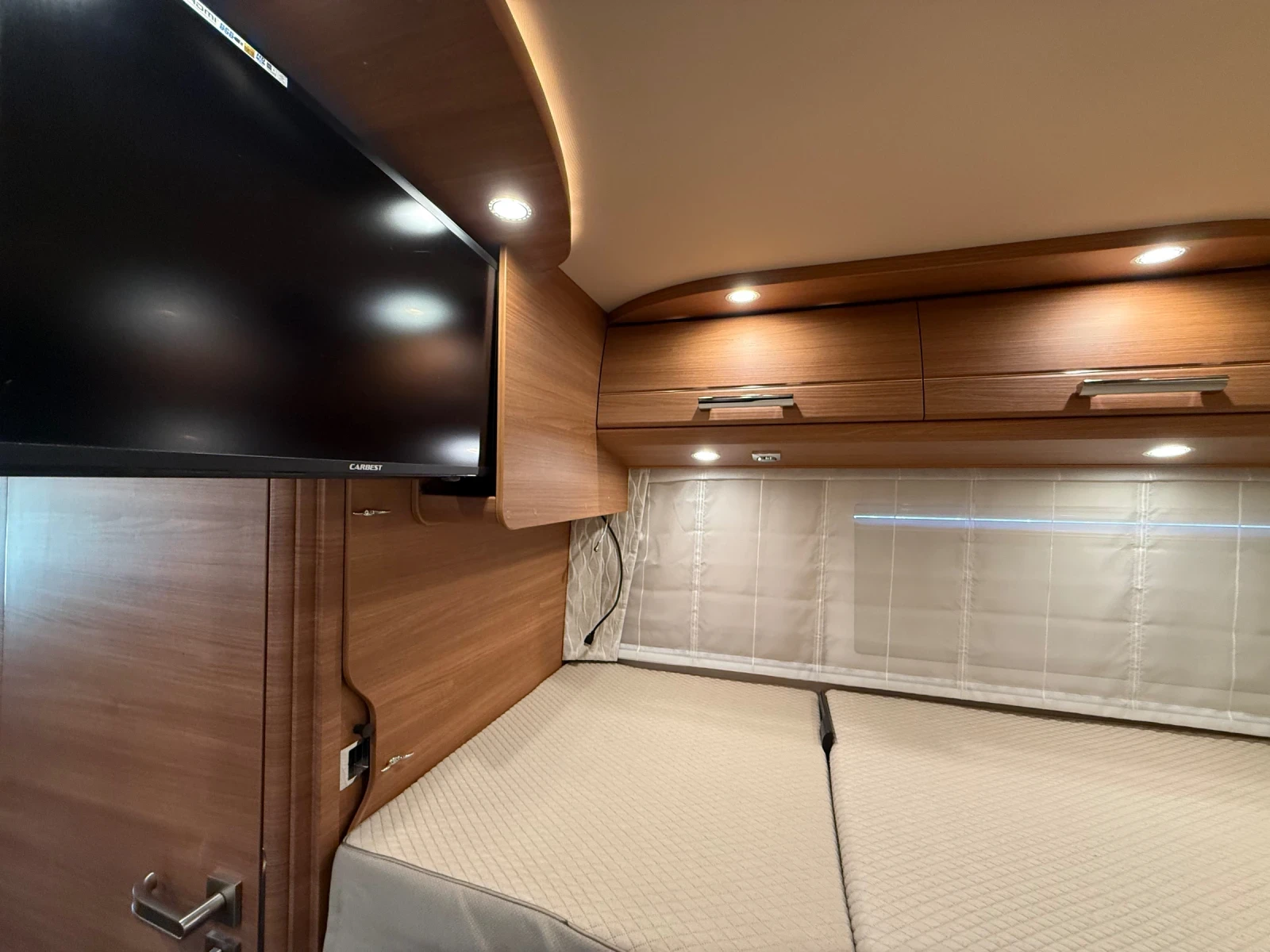 Кемпер Carthago CHic c-LINE* КЛИМАТИК* ХИДРАВЛИКА* TV* , снимка 9 - Каравани и кемпери - 54816632