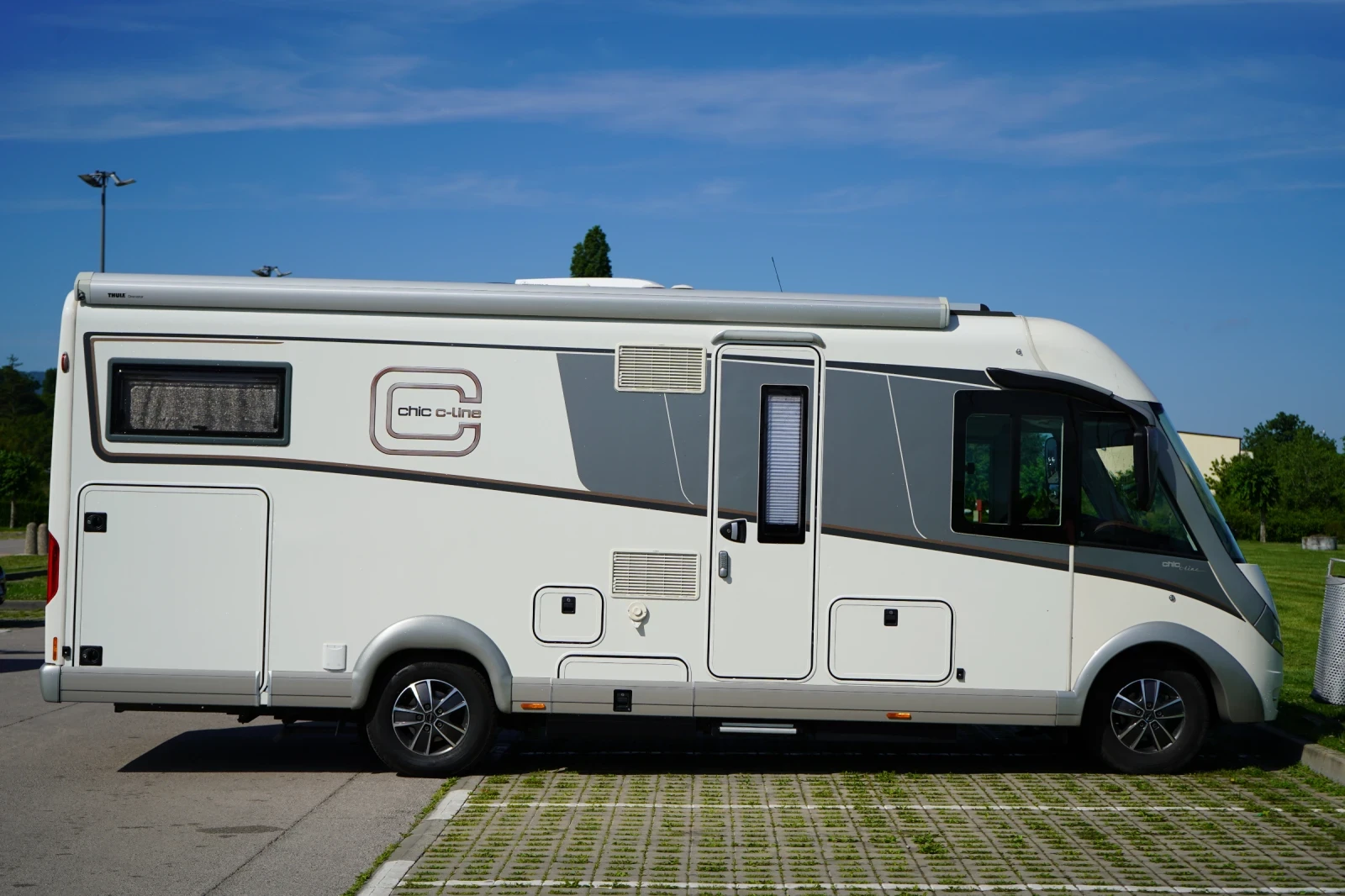Кемпер Carthago CHic c-LINE* КЛИМАТИК* ХИДРАВЛИКА* TV* , снимка 4 - Каравани и кемпери - 54816632