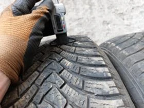 Гуми Зимни 235/60R18, снимка 4
