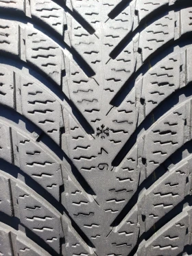 Гуми Зимни 215/65R16, снимка 5
