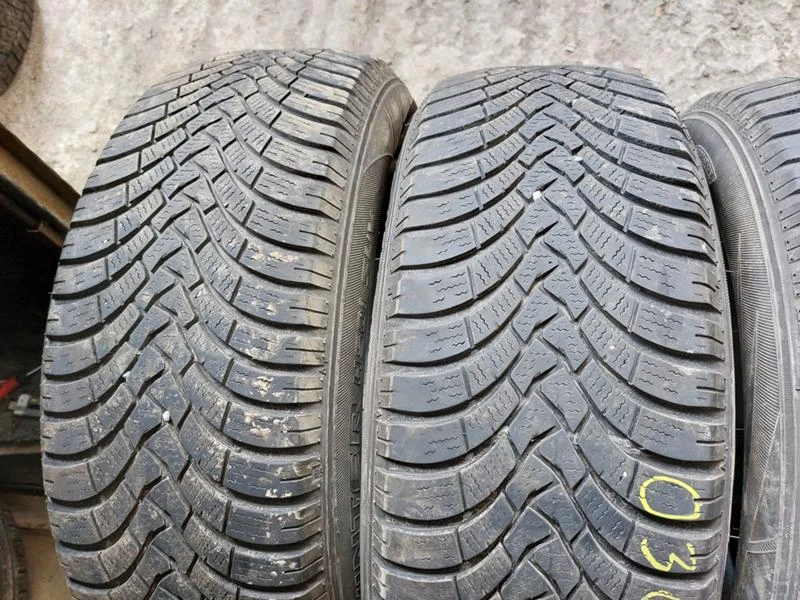 Гуми Зимни 235/60R18, снимка 2 - Гуми и джанти - 36675595