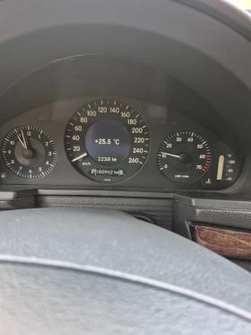 Mercedes-Benz E 200, снимка 16