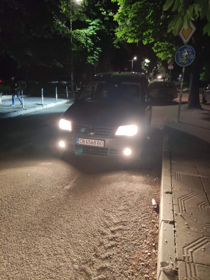 VW Caddy, снимка 3 - Автомобили и джипове - 52813134