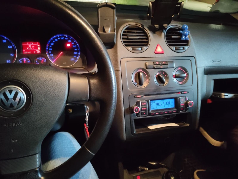 VW Caddy, снимка 5 - Автомобили и джипове - 52813134