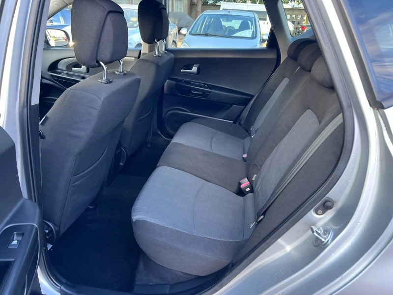 Kia Ceed 1.6 CRDI Facelift Автоматик Навигация Климатроник , снимка 13 - Автомобили и джипове - 51751776