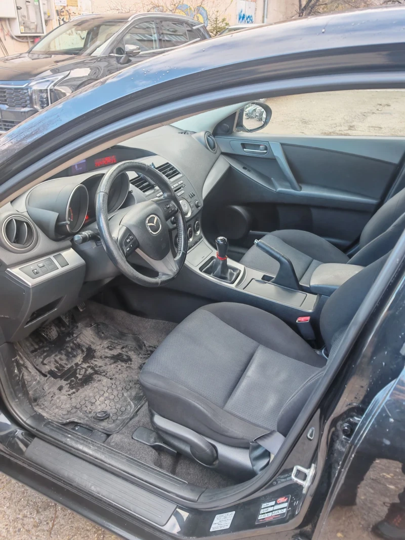 Mazda 3, снимка 8 - Автомобили и джипове - 52521924