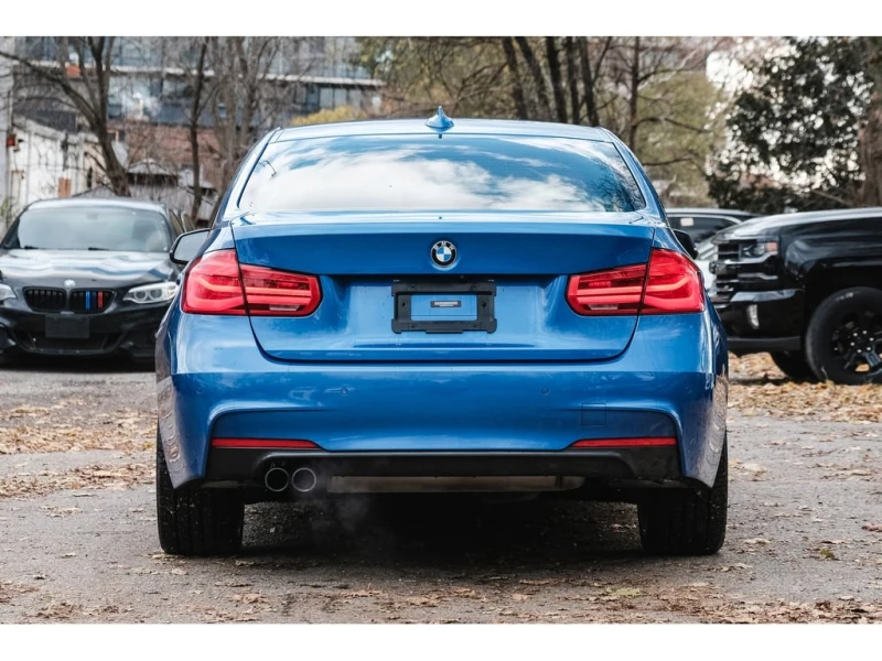 BMW 330 * 330i xDrive| Clean Carfax| M Sport| Carplay| Bli, снимка 3 - Автомобили и джипове - 52804846