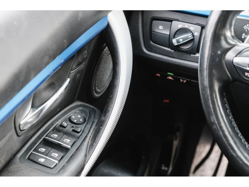 BMW 330 * 330i xDrive| Clean Carfax| M Sport| Carplay| Bli, снимка 10 - Автомобили и джипове - 52804846