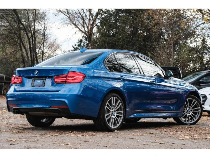 BMW 330 * 330i xDrive| Clean Carfax| M Sport| Carplay| Bli, снимка 4 - Автомобили и джипове - 52804846