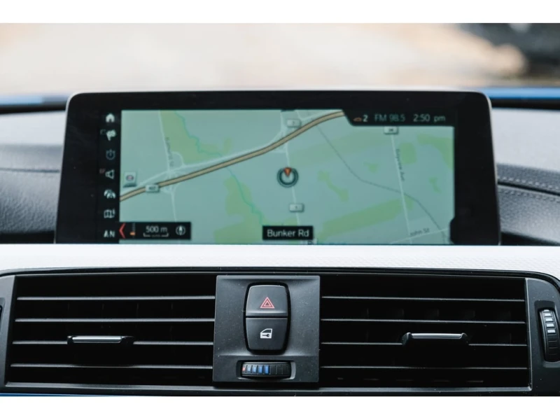 BMW 330 * 330i xDrive| Clean Carfax| M Sport| Carplay| Bli, снимка 12 - Автомобили и джипове - 52804846