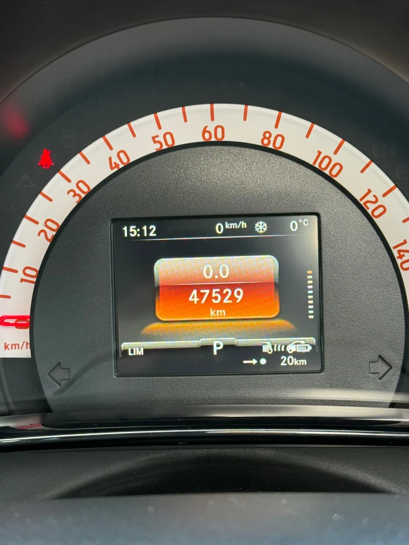 Smart Forfour EV, снимка 17 - Автомобили и джипове - 53071984