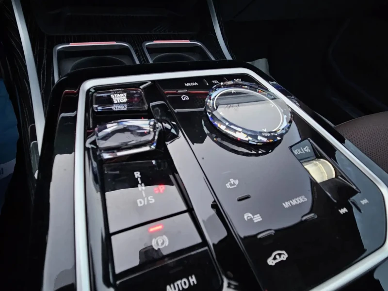 BMW 740 d xDrive M-Pack, снимка 11 - Автомобили и джипове - 53112697