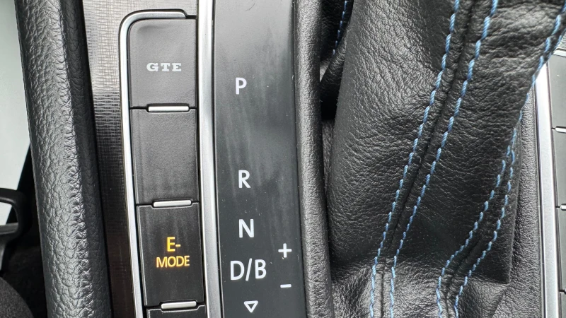 VW Golf GTE DSG DISTRONIC LED , снимка 13 - Автомобили и джипове - 53430898