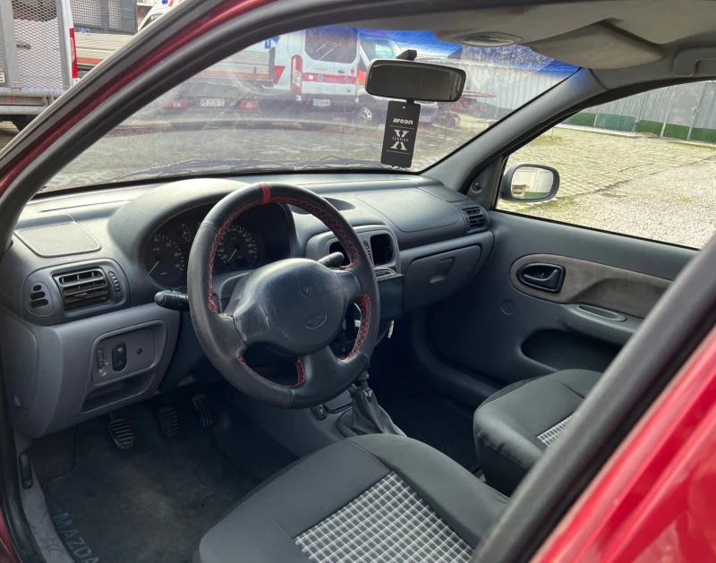 Renault Clio, снимка 8 - Автомобили и джипове - 53589476