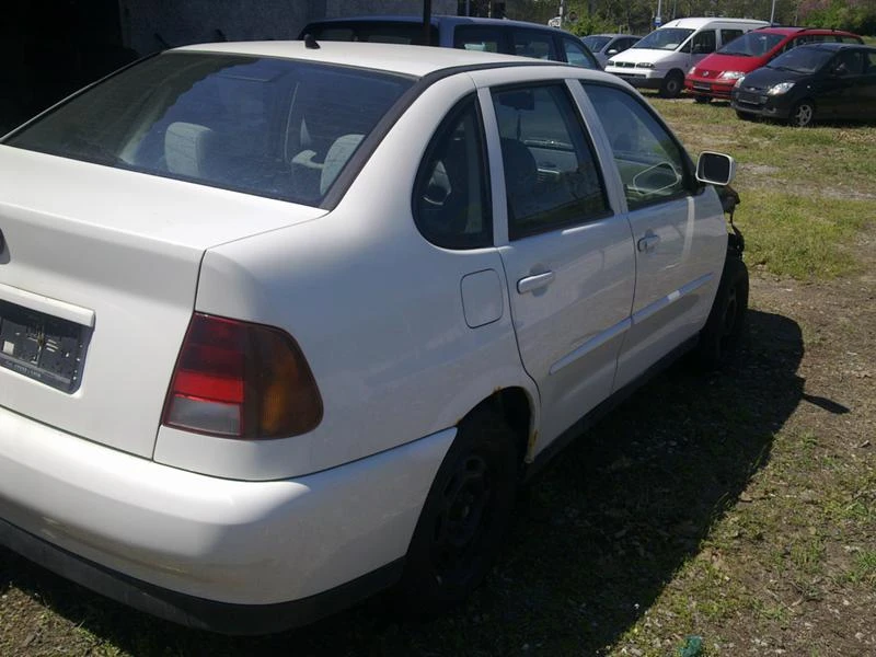 VW Polo 1.6, снимка 3 - Автомобили и джипове - 37742360