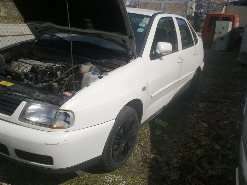 VW Polo 1.6, снимка 1 - Автомобили и джипове - 37742360