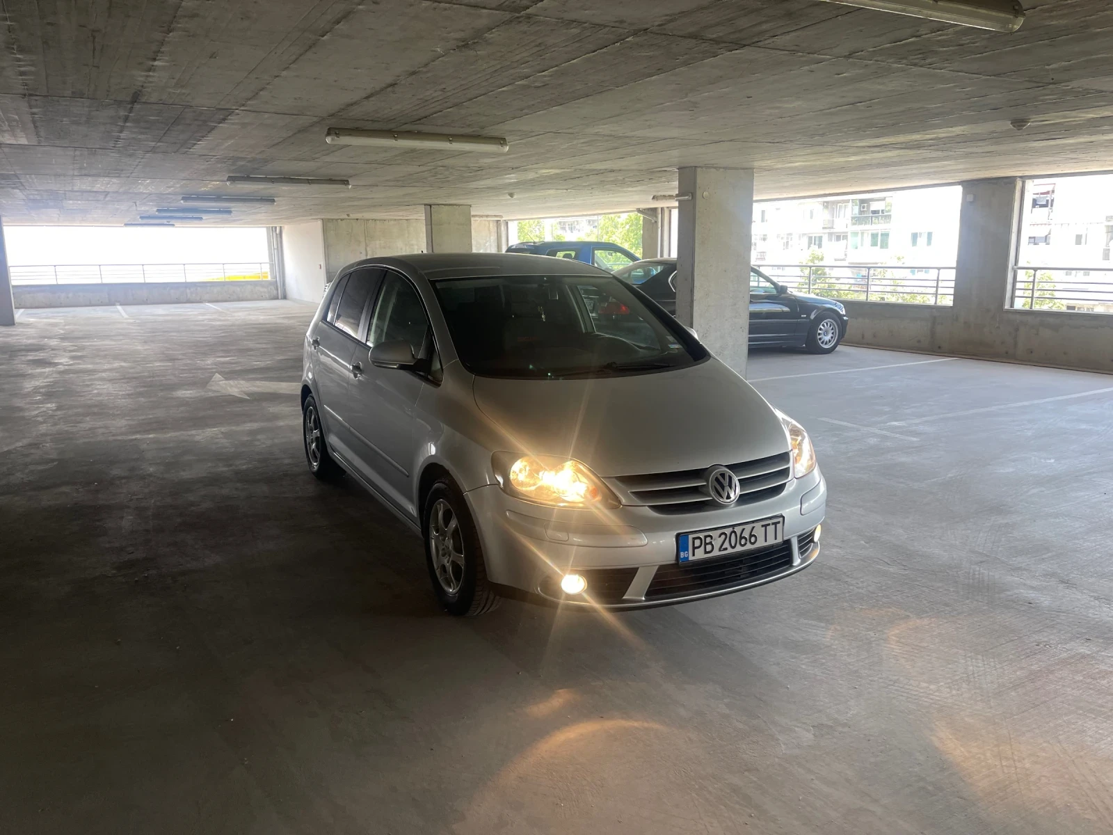 VW Golf 5 ПЛЮС ГАЗ КЛИМА ПОДГРЕВ 4ВРАТИ ОБСЛУЖЕН ТОП - изображение 6
