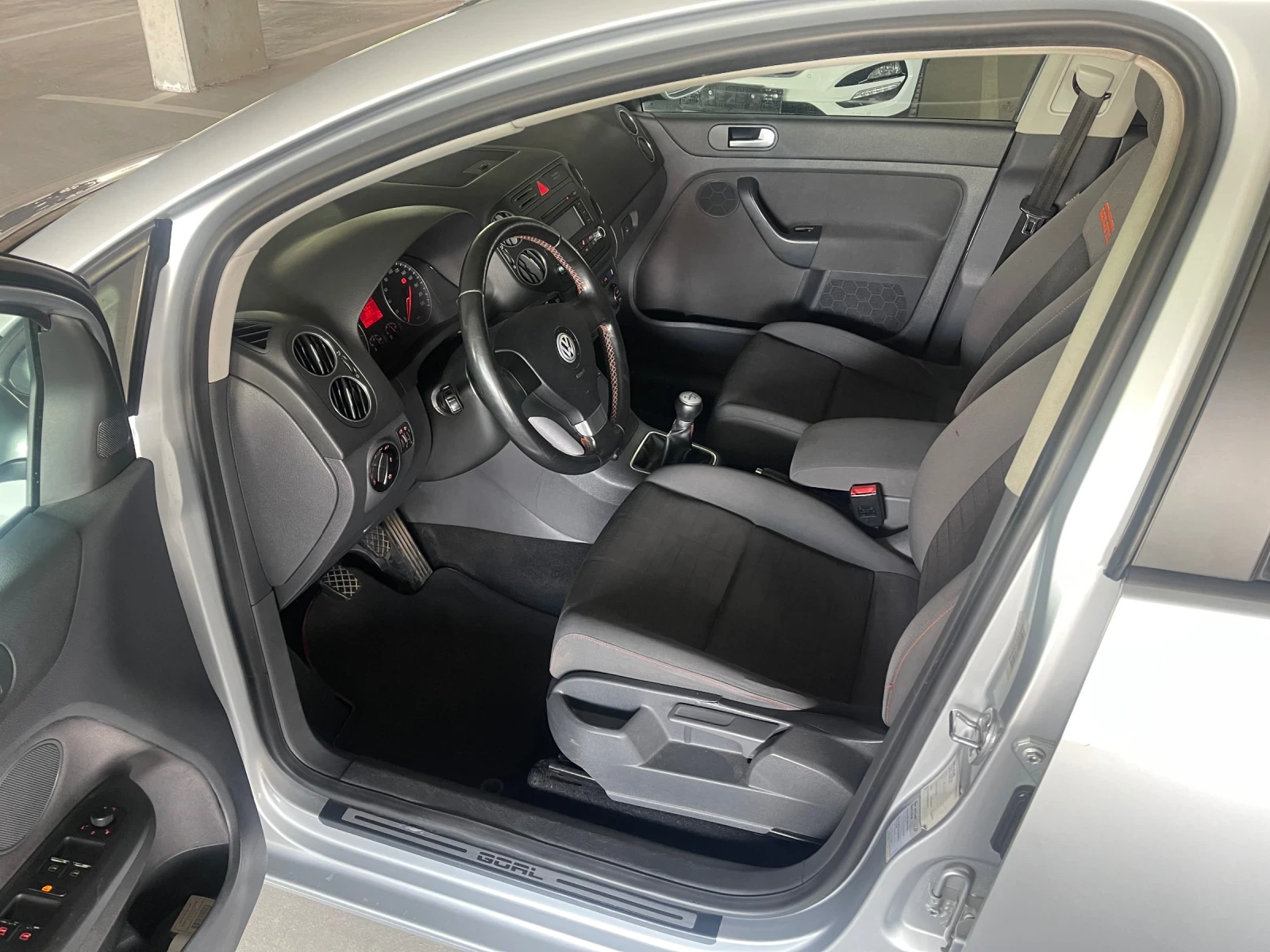 VW Golf 5 ПЛЮС ГАЗ КЛИМА ПОДГРЕВ 4ВРАТИ ОБСЛУЖЕН ТОП - изображение 10