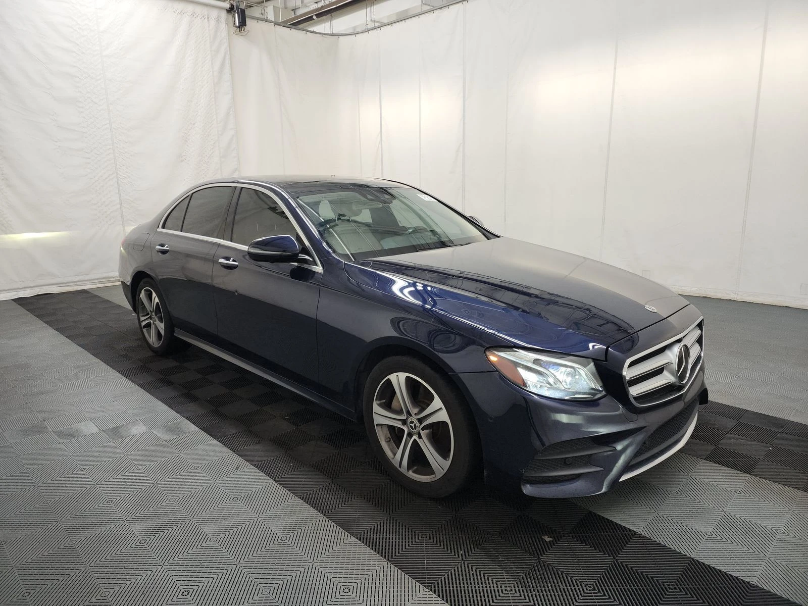 Mercedes-Benz E 350 burmester* multibeam led* Parking Assist* Head-Up* - изображение 2