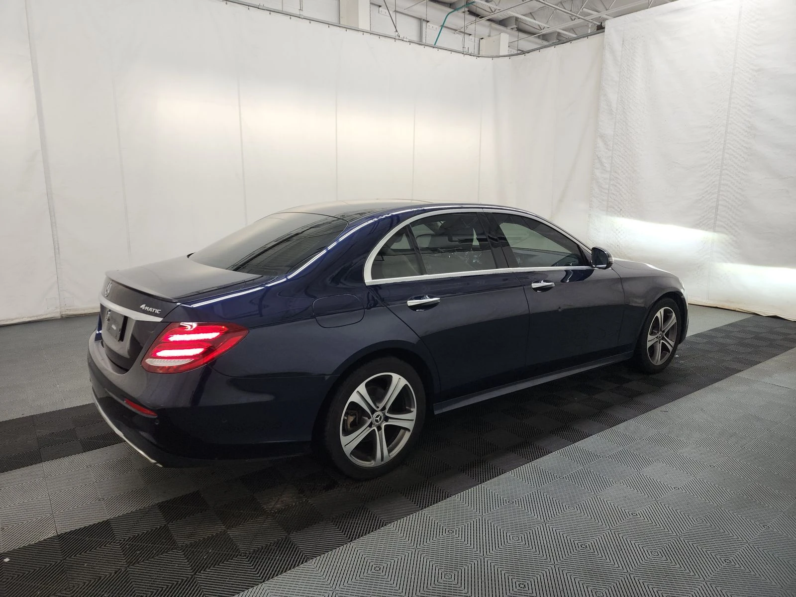 Mercedes-Benz E 350 burmester* multibeam led* Parking Assist* Head-Up* - изображение 4