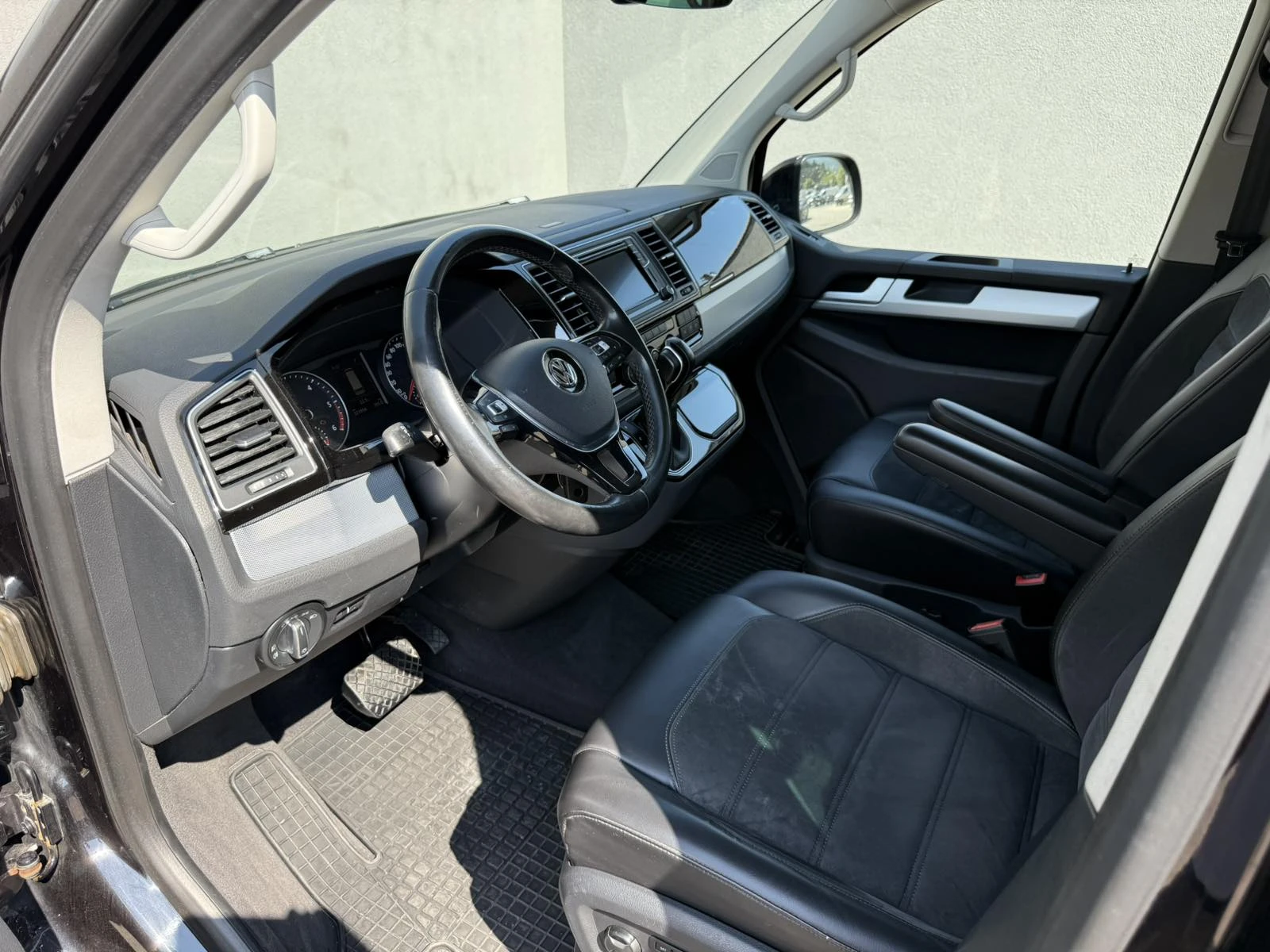 VW Multivan 2.0TDI DSG 4MOTION, снимка 9 - Автомобили и джипове - 53722959