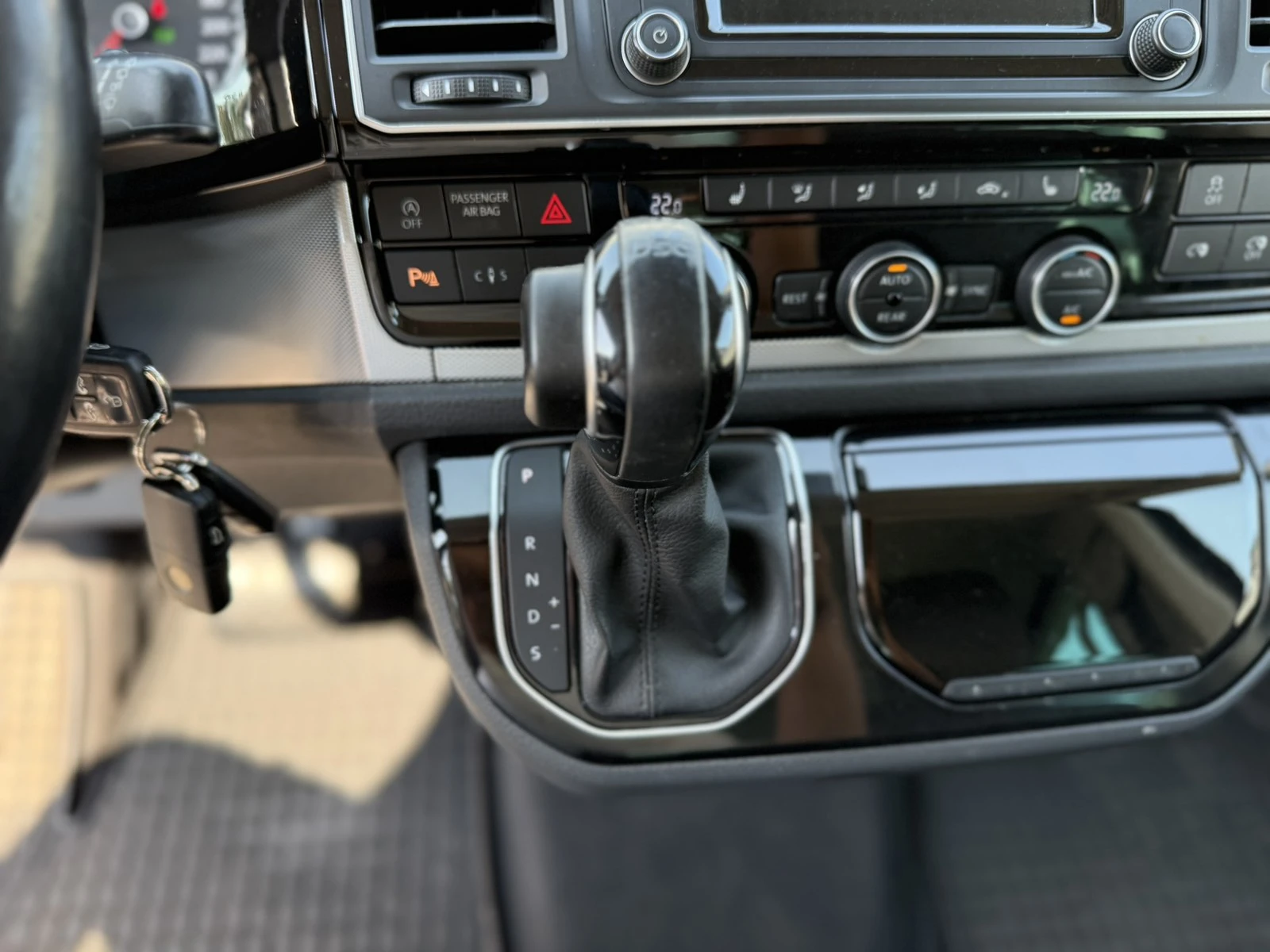 VW Multivan 2.0TDI DSG 4MOTION, снимка 13 - Автомобили и джипове - 53722959