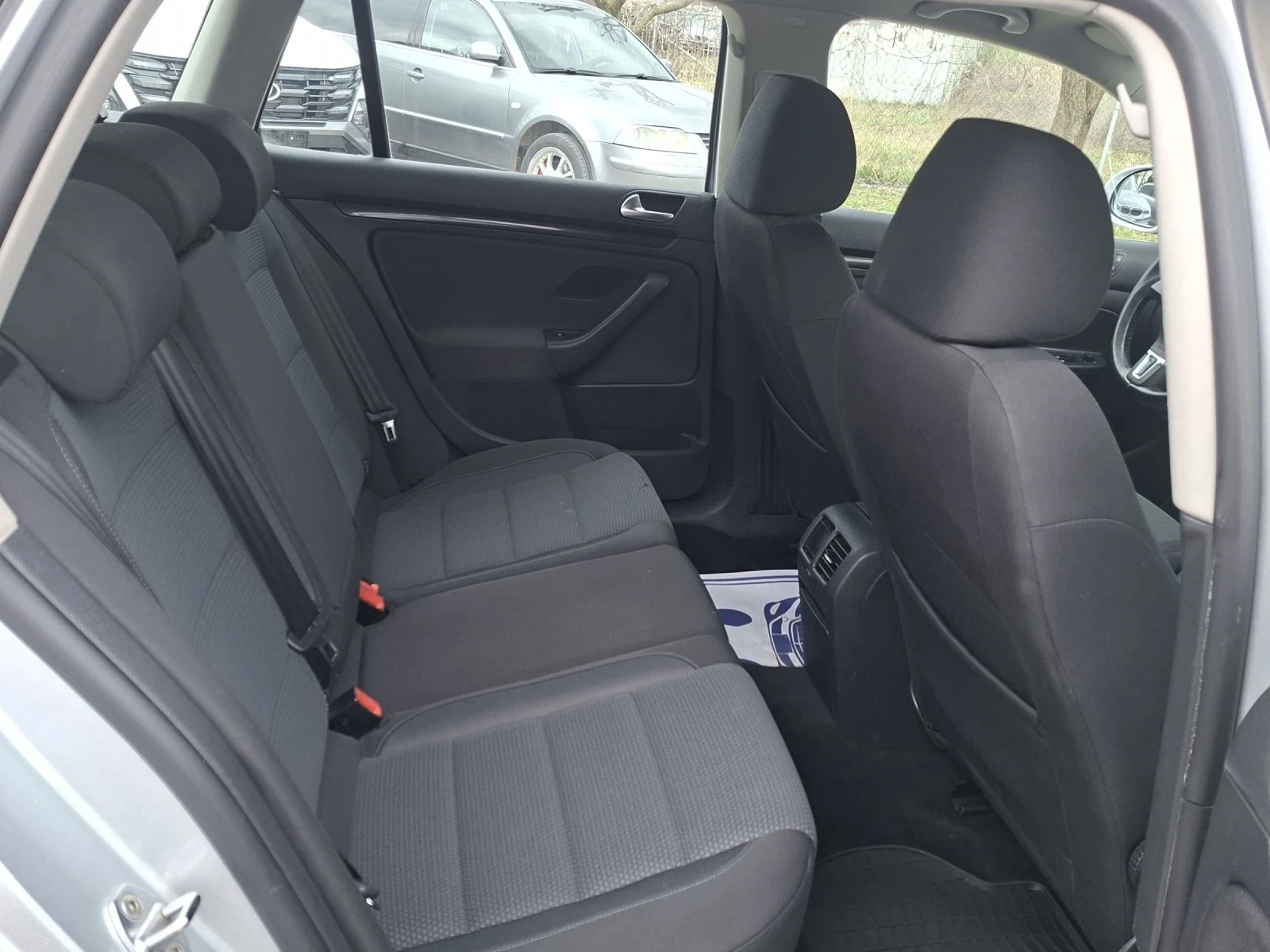 VW Golf 1.6TDi 105кс. Bluemotion, снимка 12 - Автомобили и джипове - 53915271