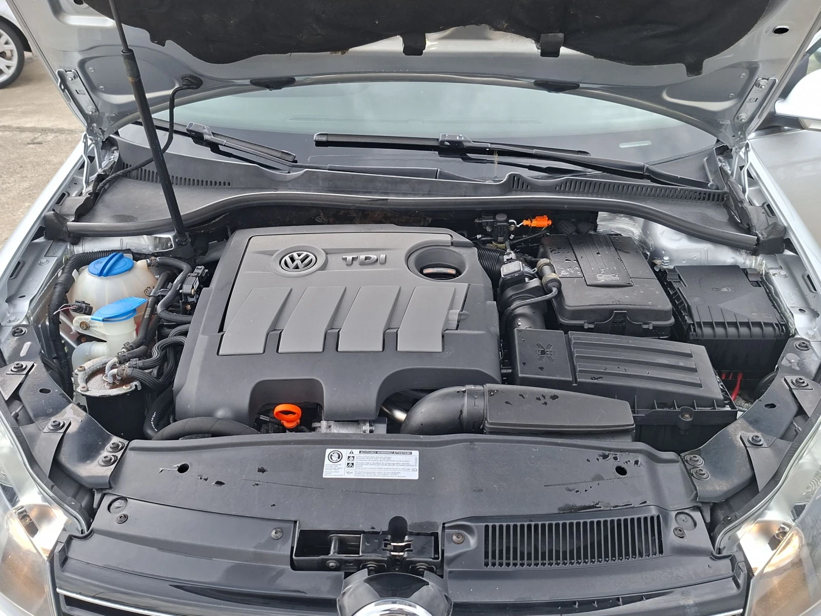 VW Golf 1.6TDi 105кс. Bluemotion, снимка 14 - Автомобили и джипове - 53915271