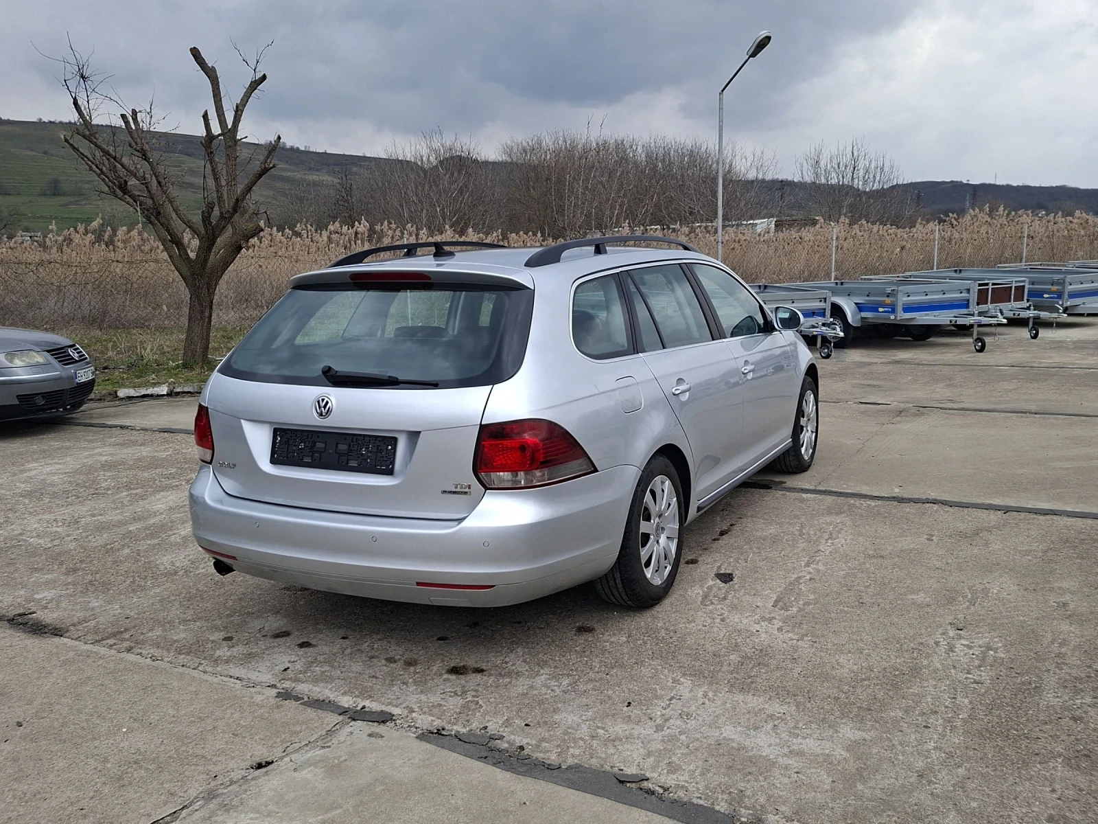 VW Golf 1.6TDi 105кс. Bluemotion, снимка 6 - Автомобили и джипове - 53915271