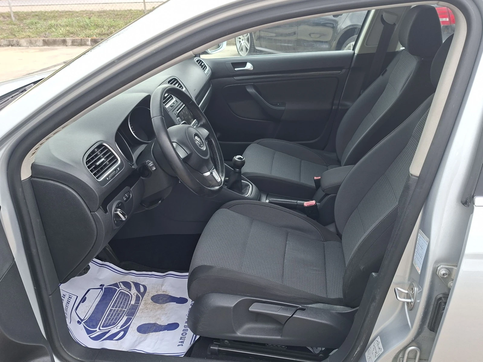 VW Golf 1.6TDi 105кс. Bluemotion, снимка 10 - Автомобили и джипове - 53915271