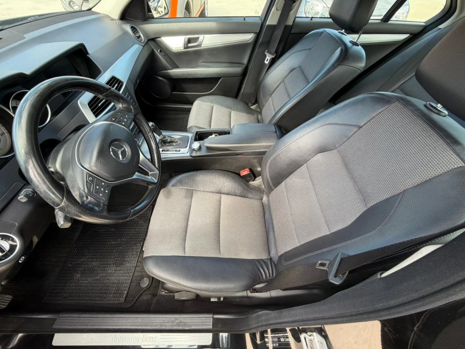 Mercedes-Benz C 250 CDI AMG-PAKET 4-MATIC, снимка 9 - Автомобили и джипове - 53921301