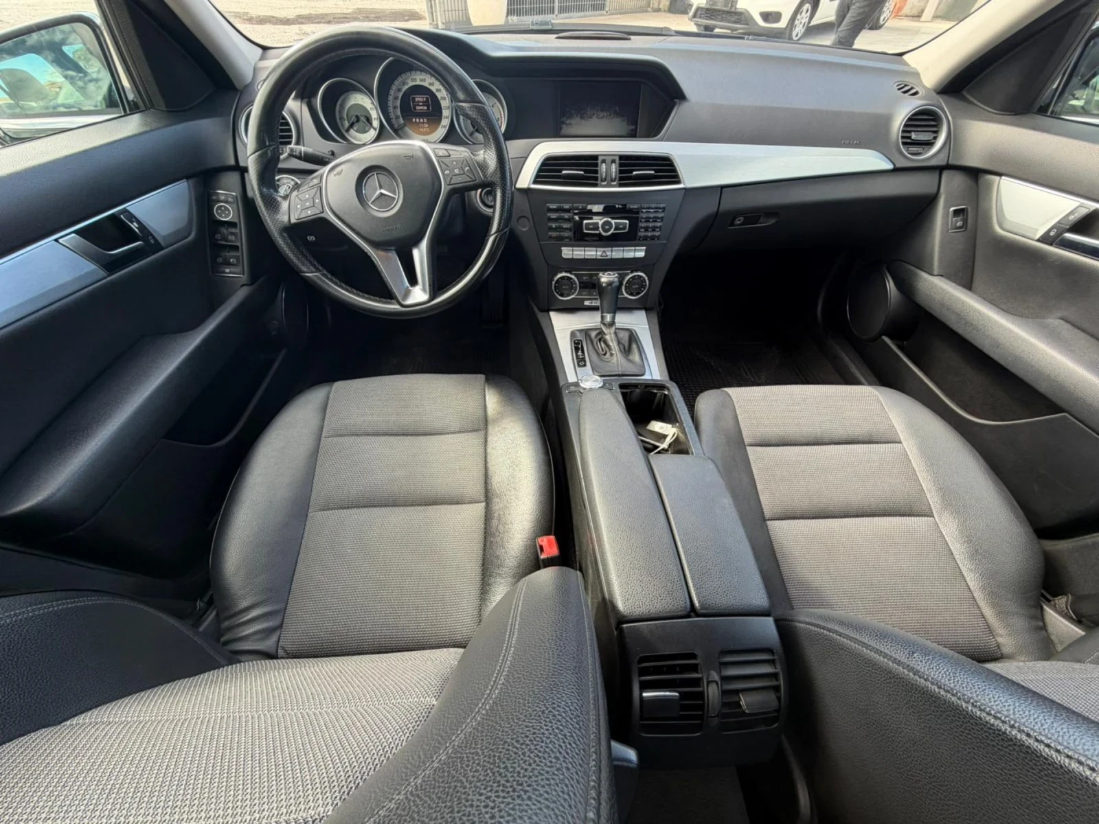 Mercedes-Benz C 250 CDI AMG-PAKET 4-MATIC, снимка 11 - Автомобили и джипове - 53921301