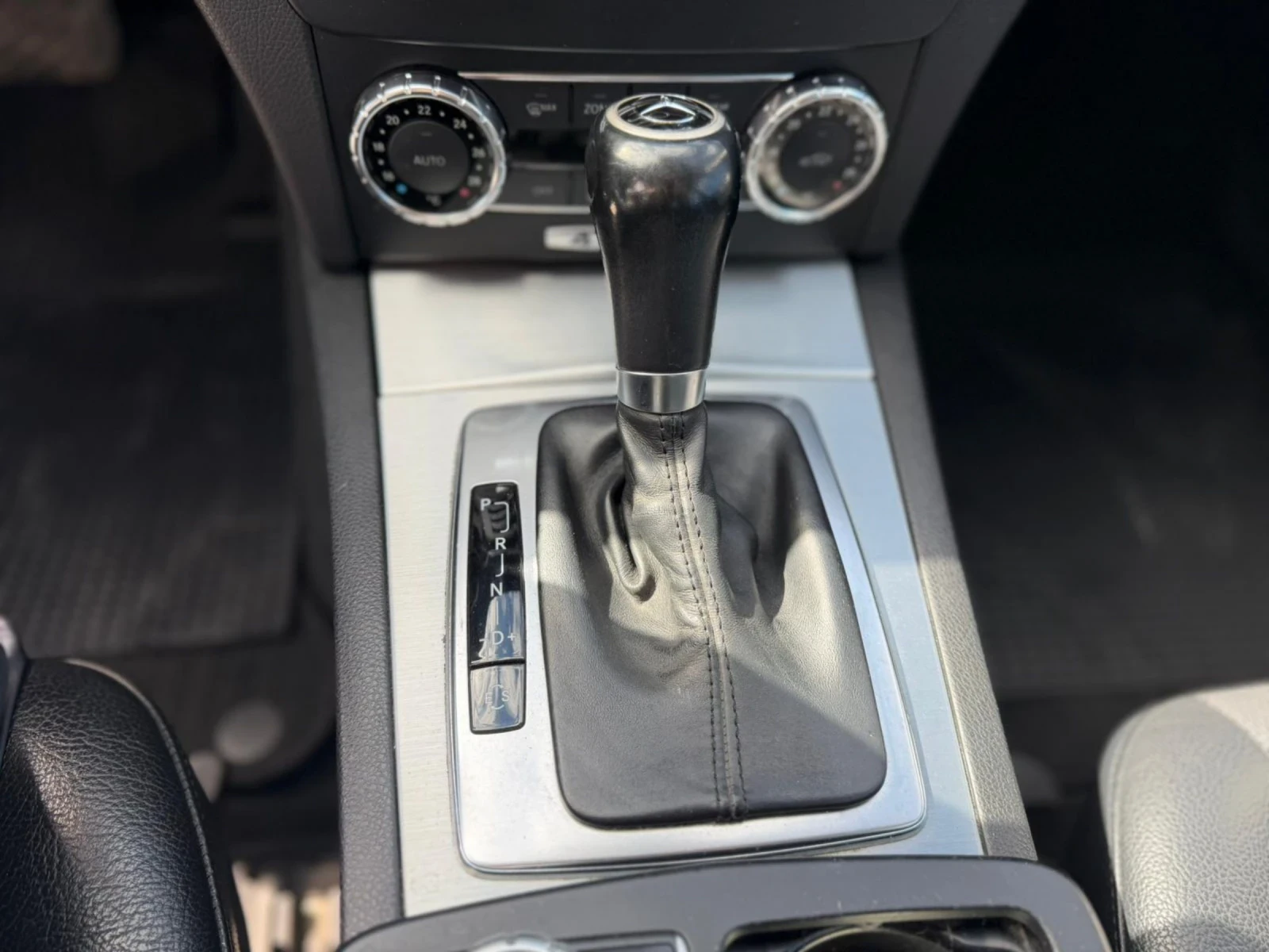 Mercedes-Benz C 250 CDI AMG-PAKET 4-MATIC, снимка 14 - Автомобили и джипове - 53921301