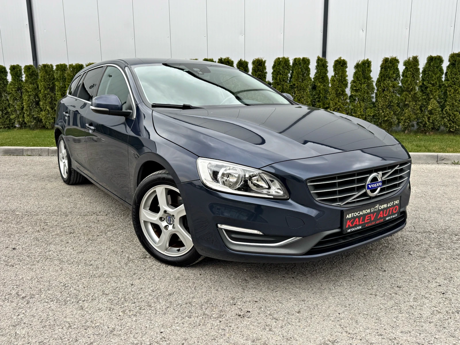 Volvo V60 2.4D5 AWD/215к.с/Facelift/ШВЕЙЦАРИЯ!!!, снимка 3 - Автомобили и джипове - 54001348