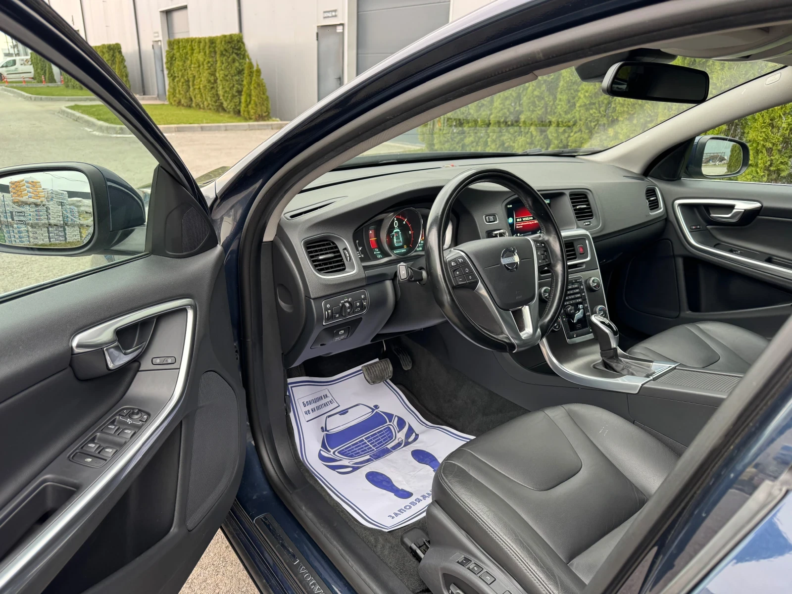 Volvo V60 2.4D5 AWD/215к.с/Facelift/ШВЕЙЦАРИЯ!!!, снимка 9 - Автомобили и джипове - 54001348