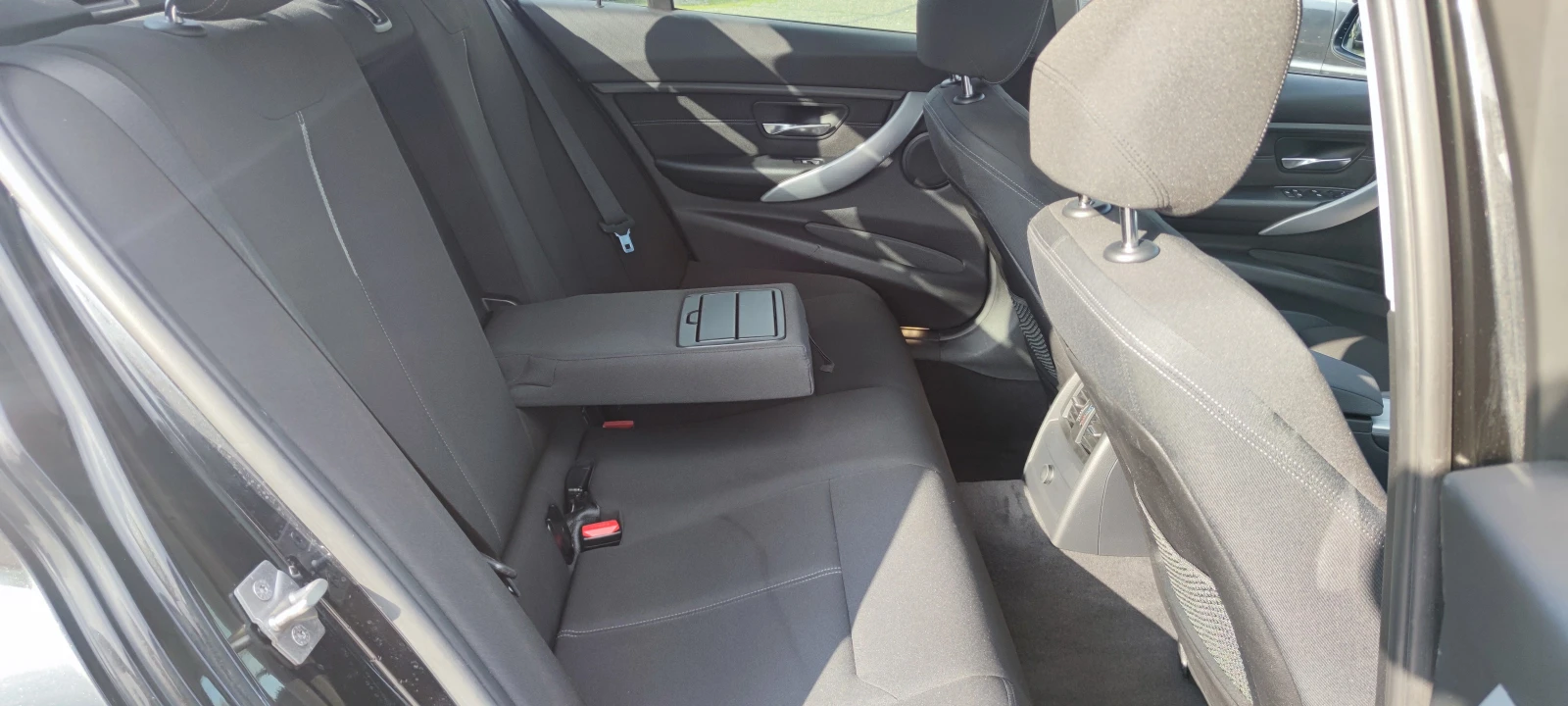 BMW 320 2.0D xDrive , снимка 11 - Автомобили и джипове - 54091038