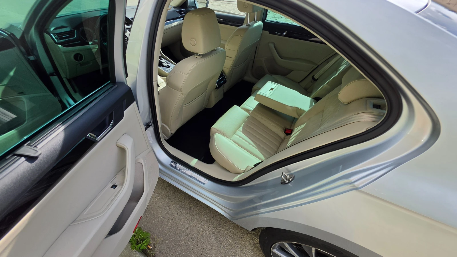 Skoda Superb L&K, снимка 14 - Автомобили и джипове - 54672751