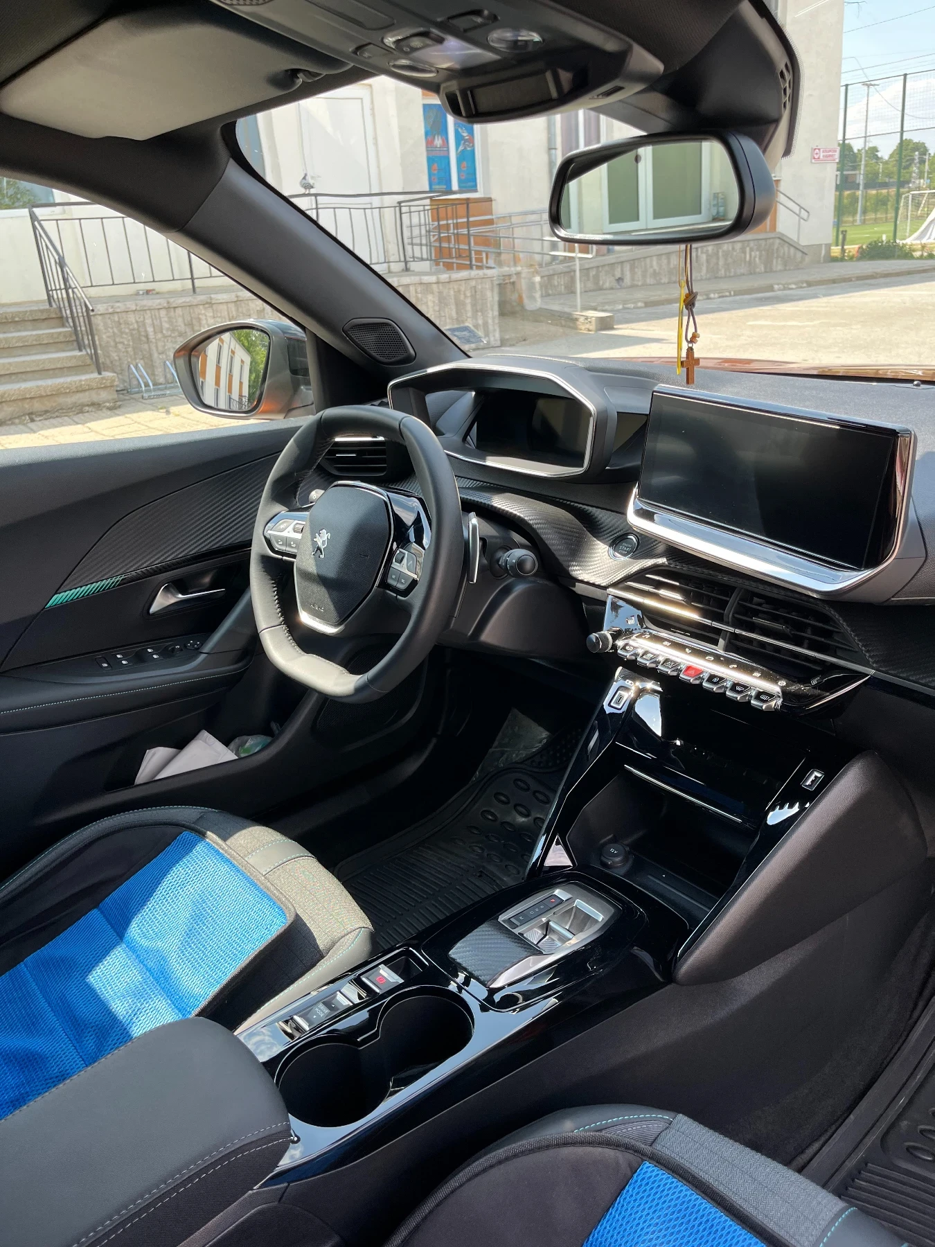 Peugeot 2008 Allure, снимка 14 - Автомобили и джипове - 54712150
