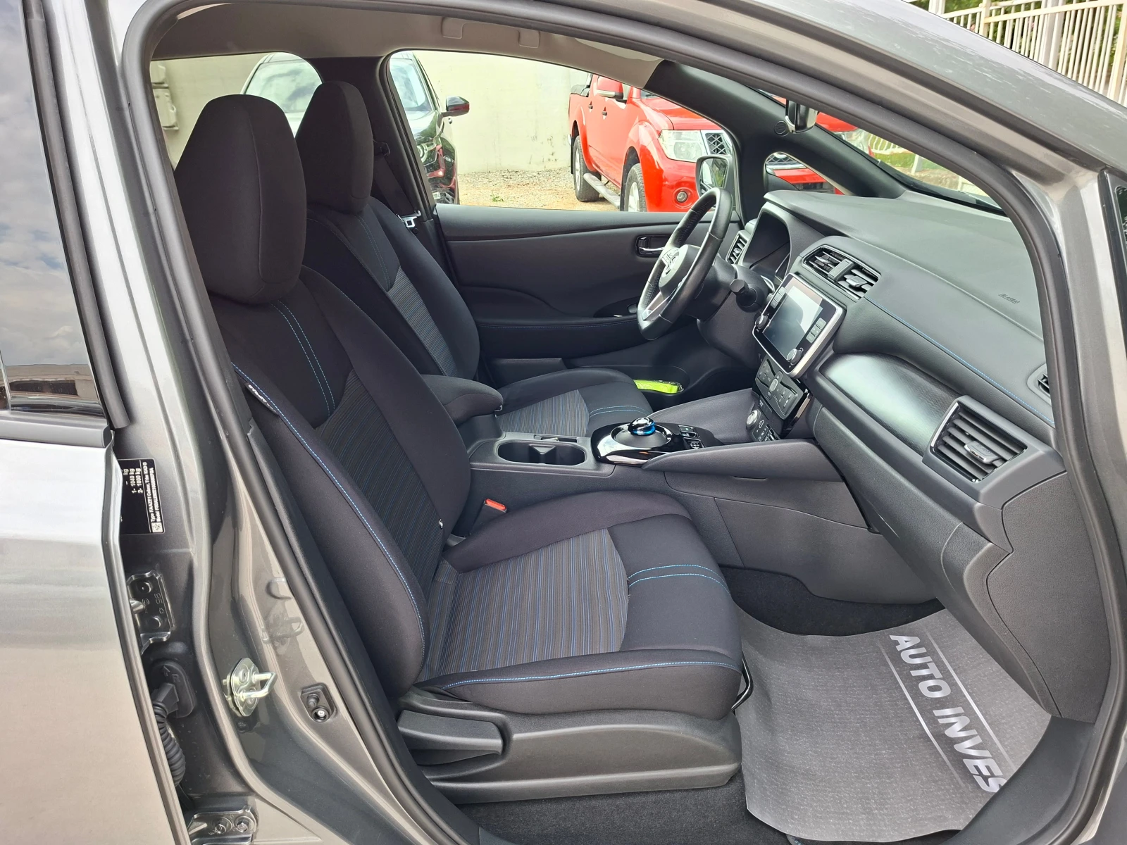 Nissan Leaf  Tekna 40kw ProPilot 360 keyless carplay, снимка 14 - Автомобили и джипове - 54747558